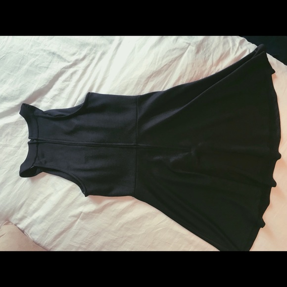 simple black dress - Picture 3 of 3